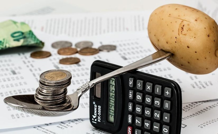 ¿Quién decide el precio del dinero en cada país?